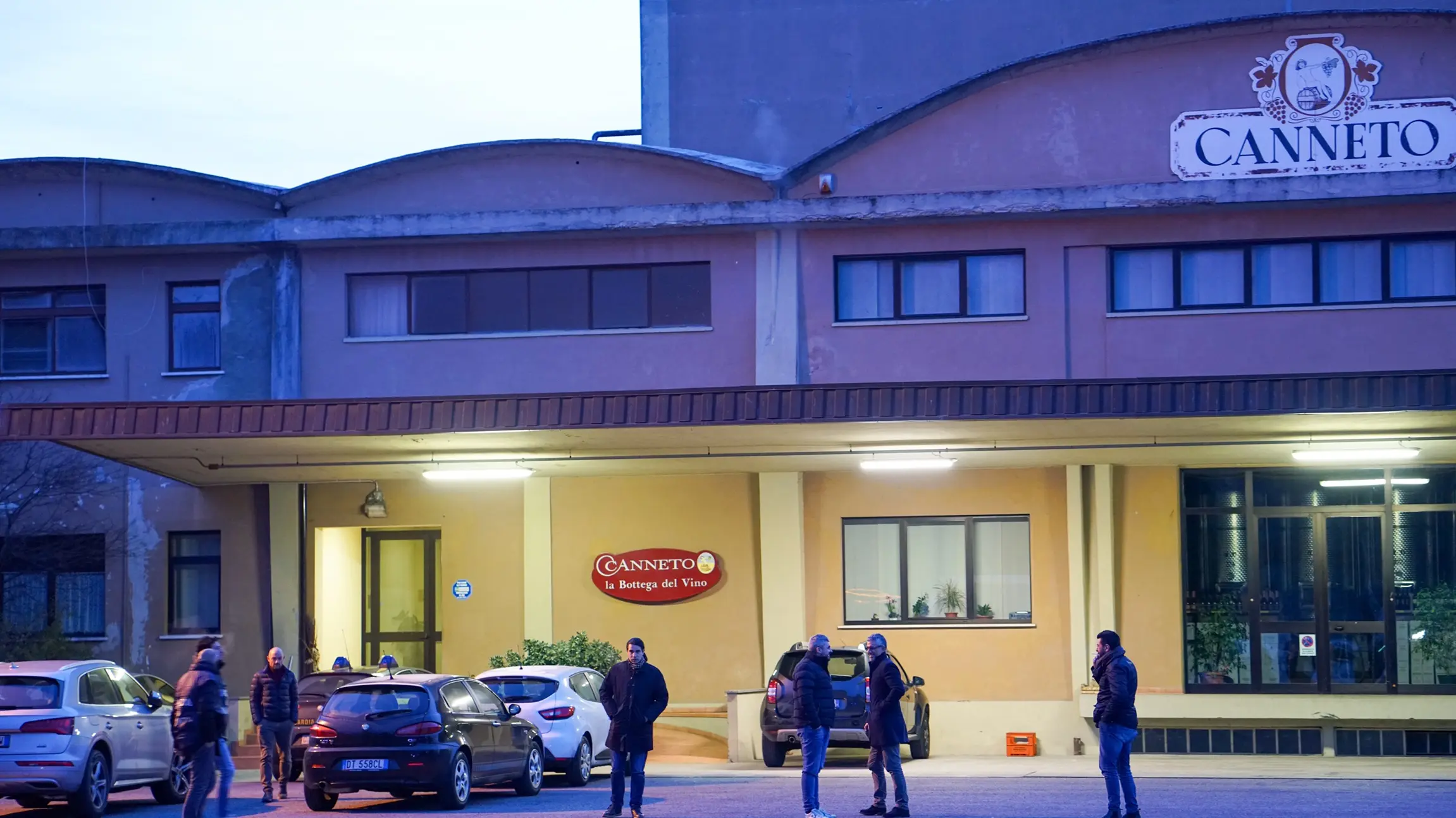 Nuova truffa del vino, tutti i nomi: chi sono i 5 arrestati e i due con l'obbligo di firma
