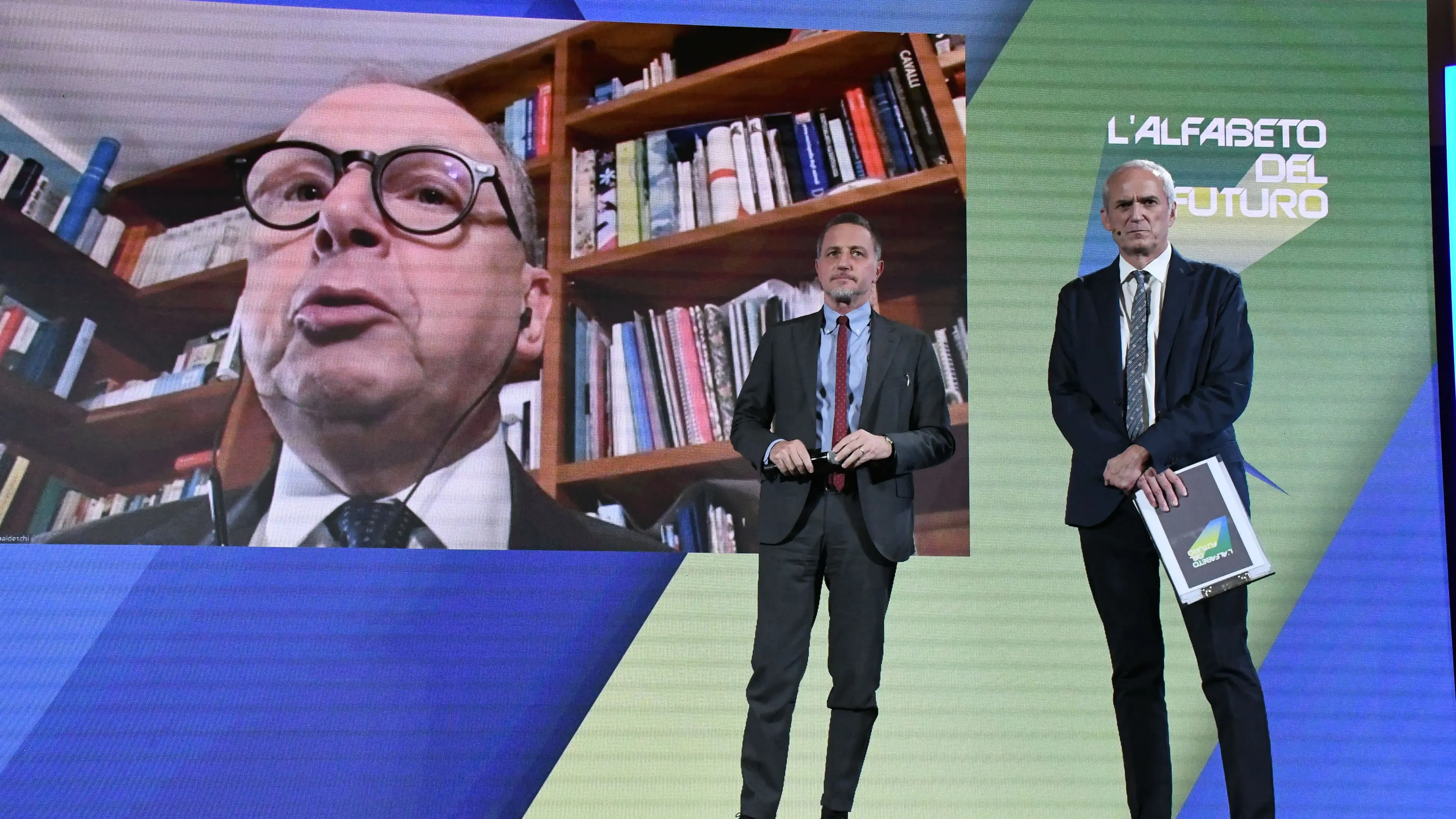aula magna alfabeto del futuro- andrea filippi e giannini sul palco