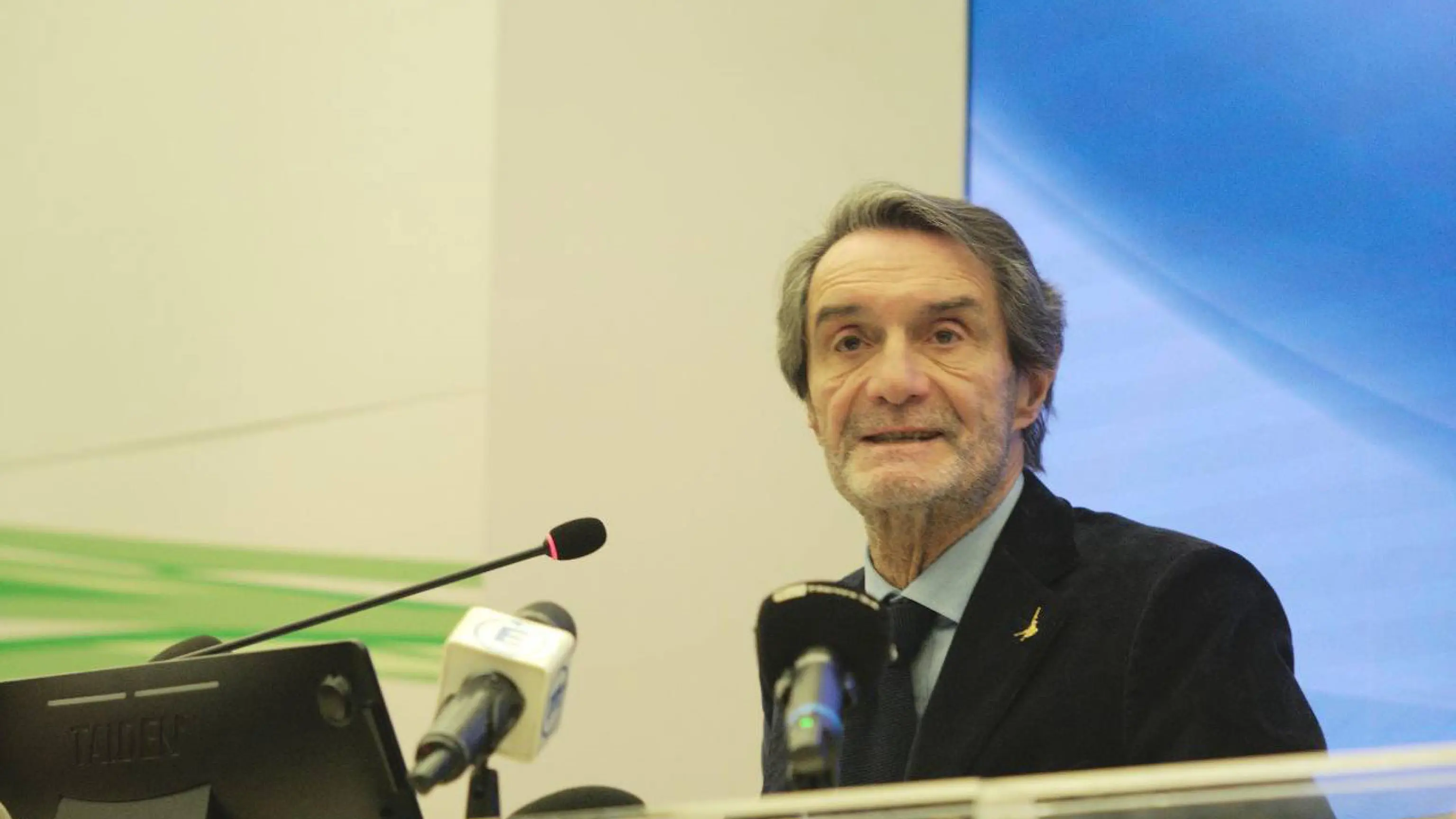 Il presidente della Lombardia Attilio Fontana in conferenza stampa per commentare il voto, 13 febbraio 2023. E' stata una "vittoria di squadra, portata avanti in maniera coesa" da tutta la coalizione, ha detto. ANSA / Davide Canella