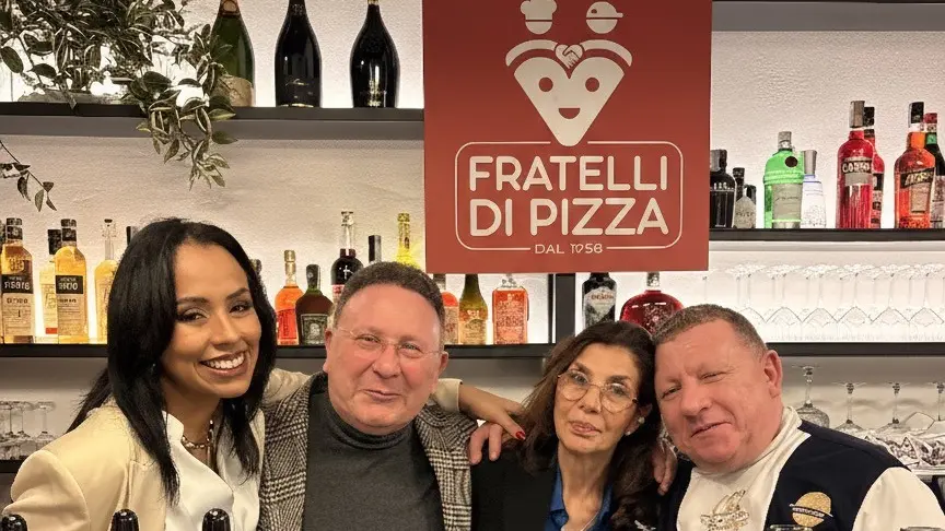 Fratelli di Pizza a Vigevano, la vetrina su piazza Ducale