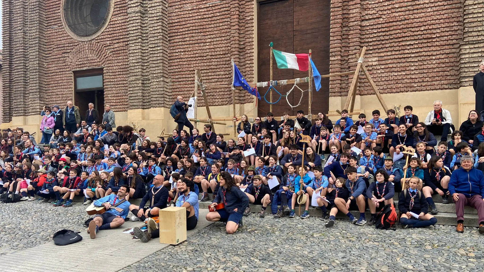 Gli scout pavesi incontrano il Papa: «Gli daremo i nostri fazzolettoni»