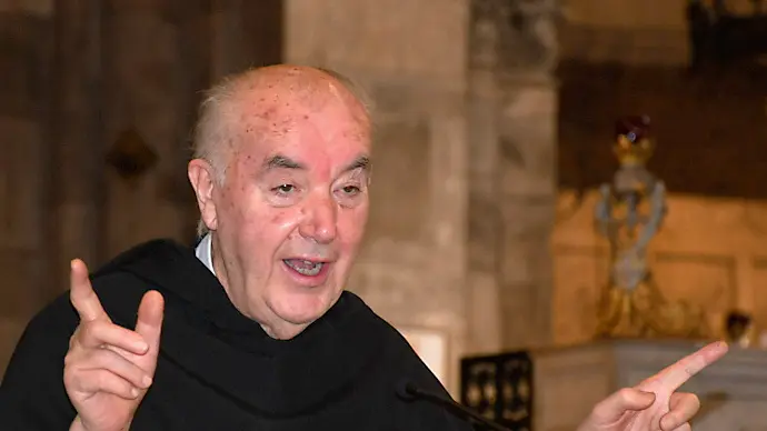 Il priore Casagrande: «Scrivo sempre a Prevost di lunedì e so che la sera mi risponde»