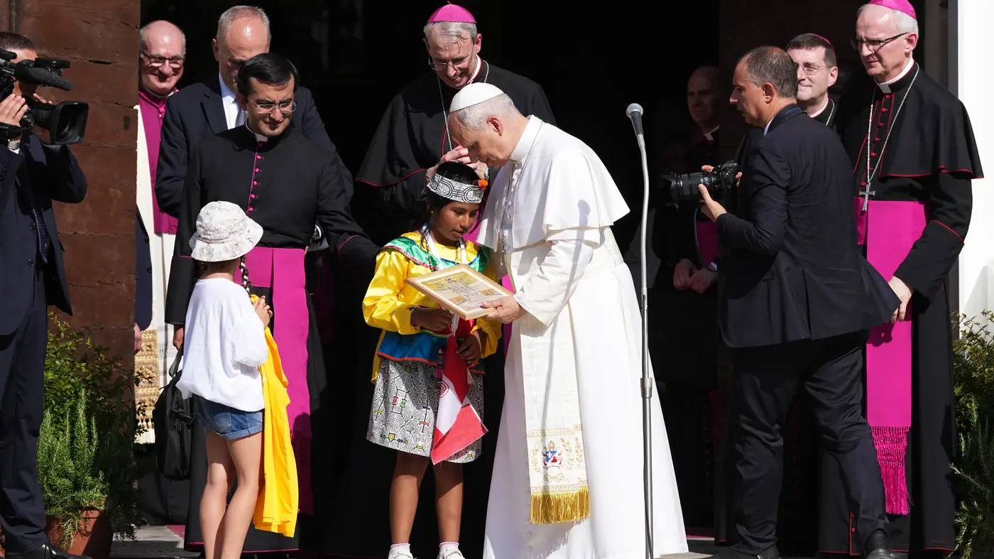Visita del Papa al Duomo di Pavia, accolto sul sagrato dai i bambini e dalla Comunità sudamericana, Pavia (Italy) June 20, 2026 (Photo Claudio Furlan/LaPresse)
The Pope’s visit to Pavia Cathedral, where he was welcomed in the churchyard by children and the South American community, Pavia (Italy), 20 June 2026 (Photo: Claudio Furlan/LaPresse)