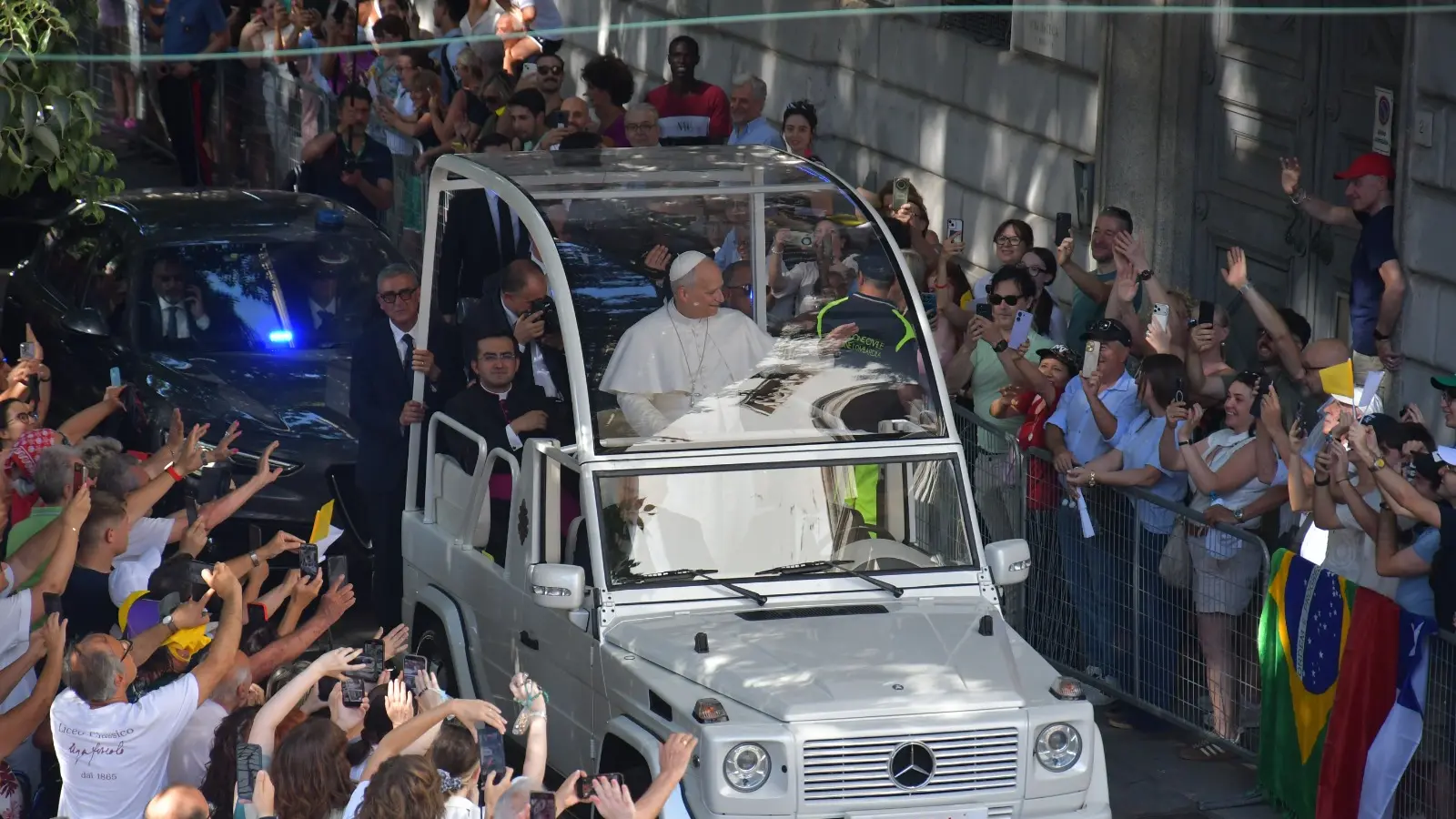 L’abbraccio di Pavia a papa Leone XIV e l’appello alla pace: «Stop a logiche di profitto e dominio» – La giornata