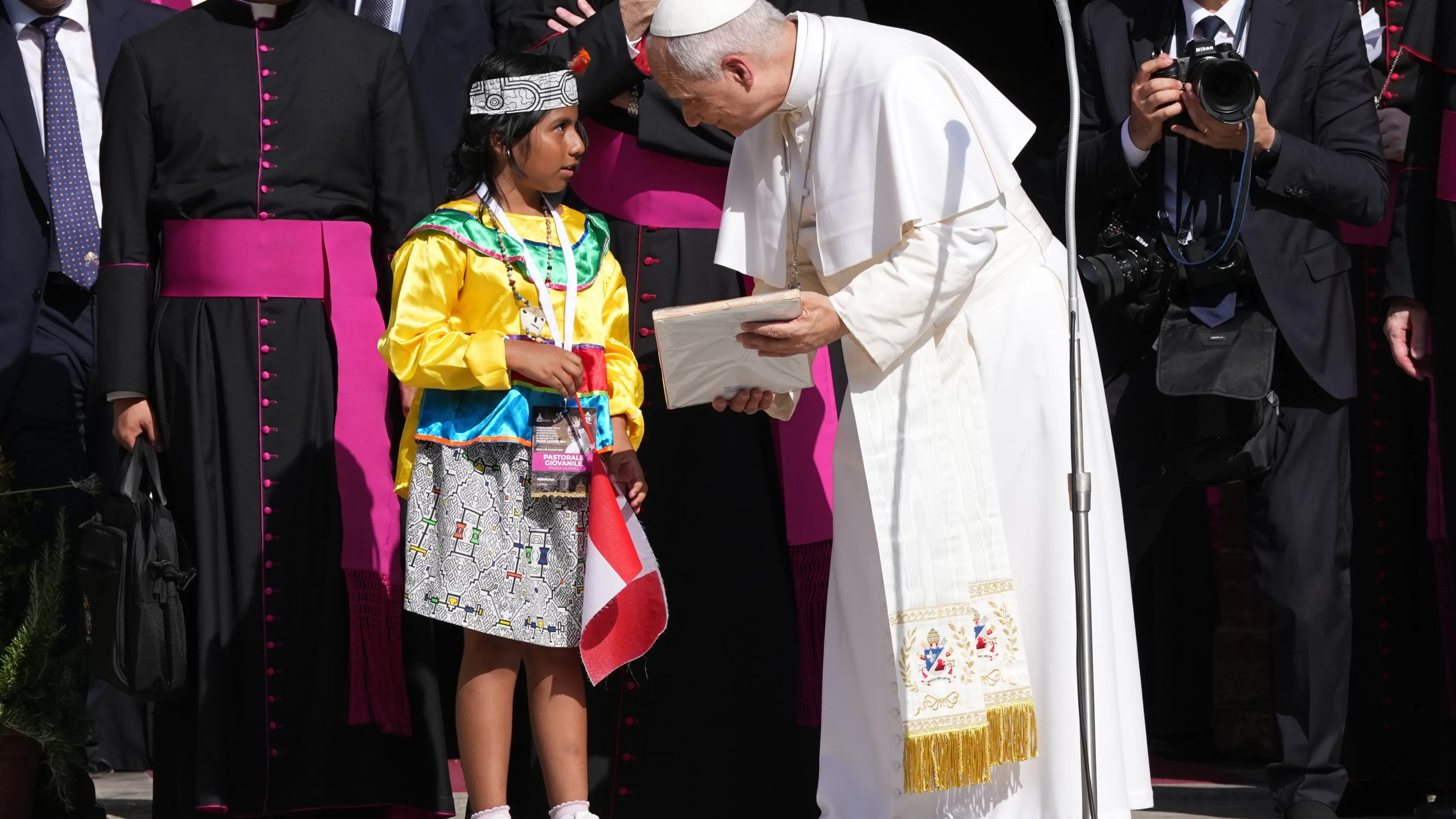 Visita del Papa al Duomo di Pavia, accolto sul sagrato dai i bambini e dalla Comunità sudamericana, Pavia (Italy) June 20, 2026 (Photo Claudio Furlan/LaPresse)
The Pope’s visit to Pavia Cathedral, where he was welcomed in the churchyard by children and the South American community, Pavia (Italy), 20 June 2026 (Photo: Claudio Furlan/LaPresse)