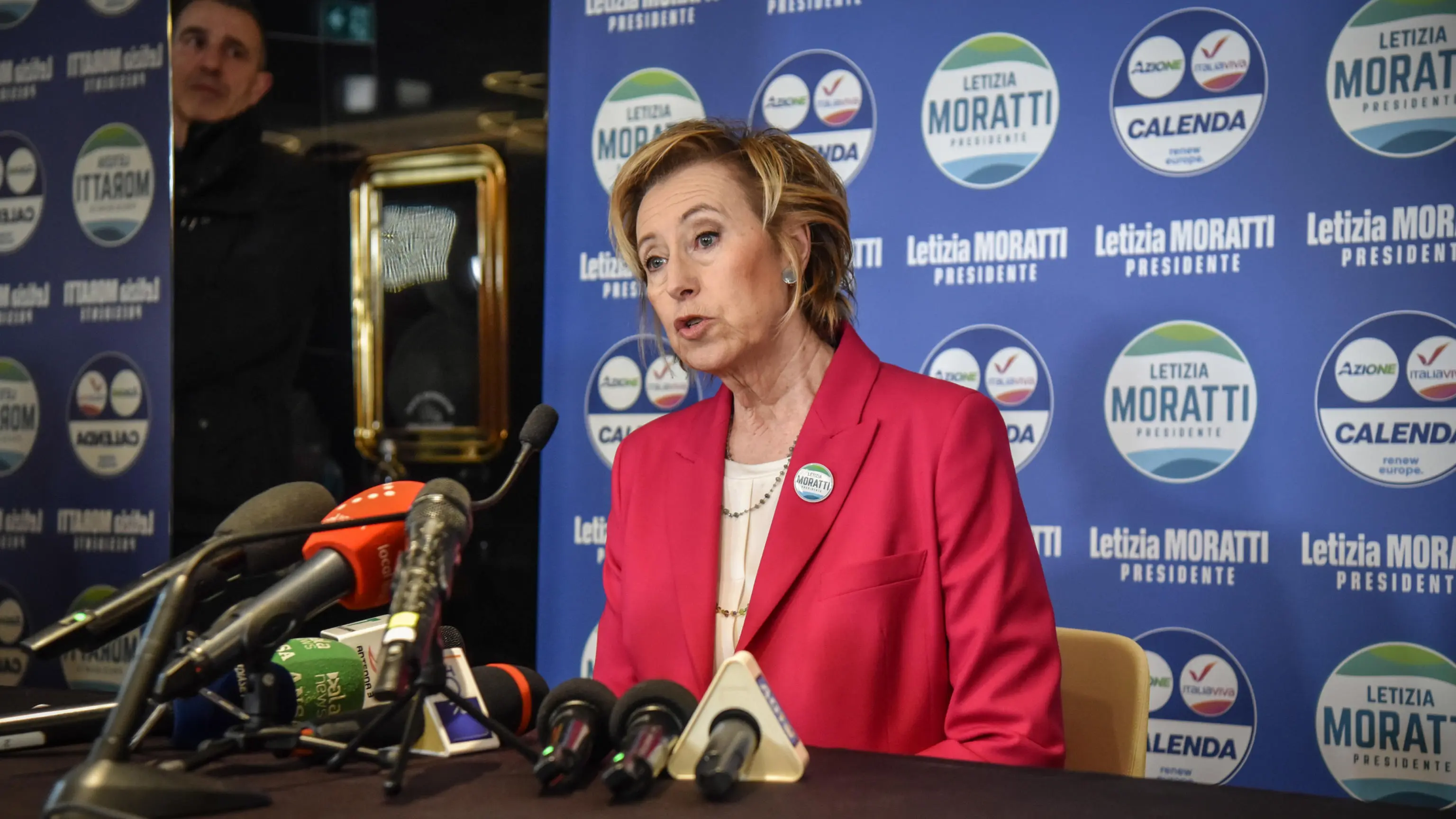 La candidata civica e del Terzo Polo, Letizia Moratti, incontra la stampa a Milano nel suo Comitato elettorale, 13 Febbraio 2023. "Ho preso atto della chiara vittoria del centrodestra e ho chiamato Fontana, senza trovarlo, e ho lasciato un messaggio per fargli le congratulazioni e gli auguri di buon lavoro. Ho preso atto con grande dispiacere del forte astensionismo, quasi il 60% non ha votato, è un danno per nostra democrazia", ha detto.
ANSA/MATTEO CORNER
