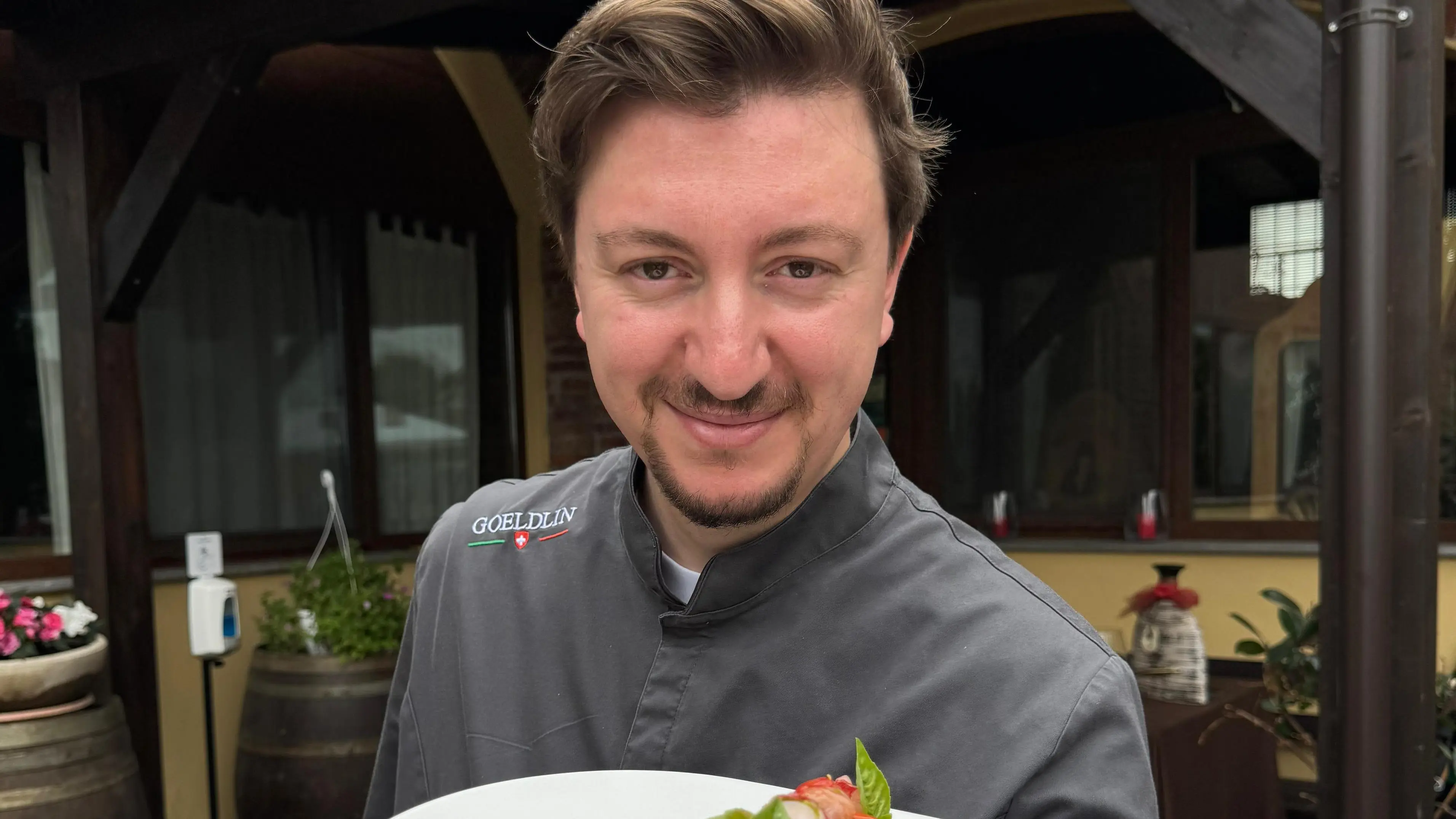 Spaghetto gourmet con aglio nero e gamberi