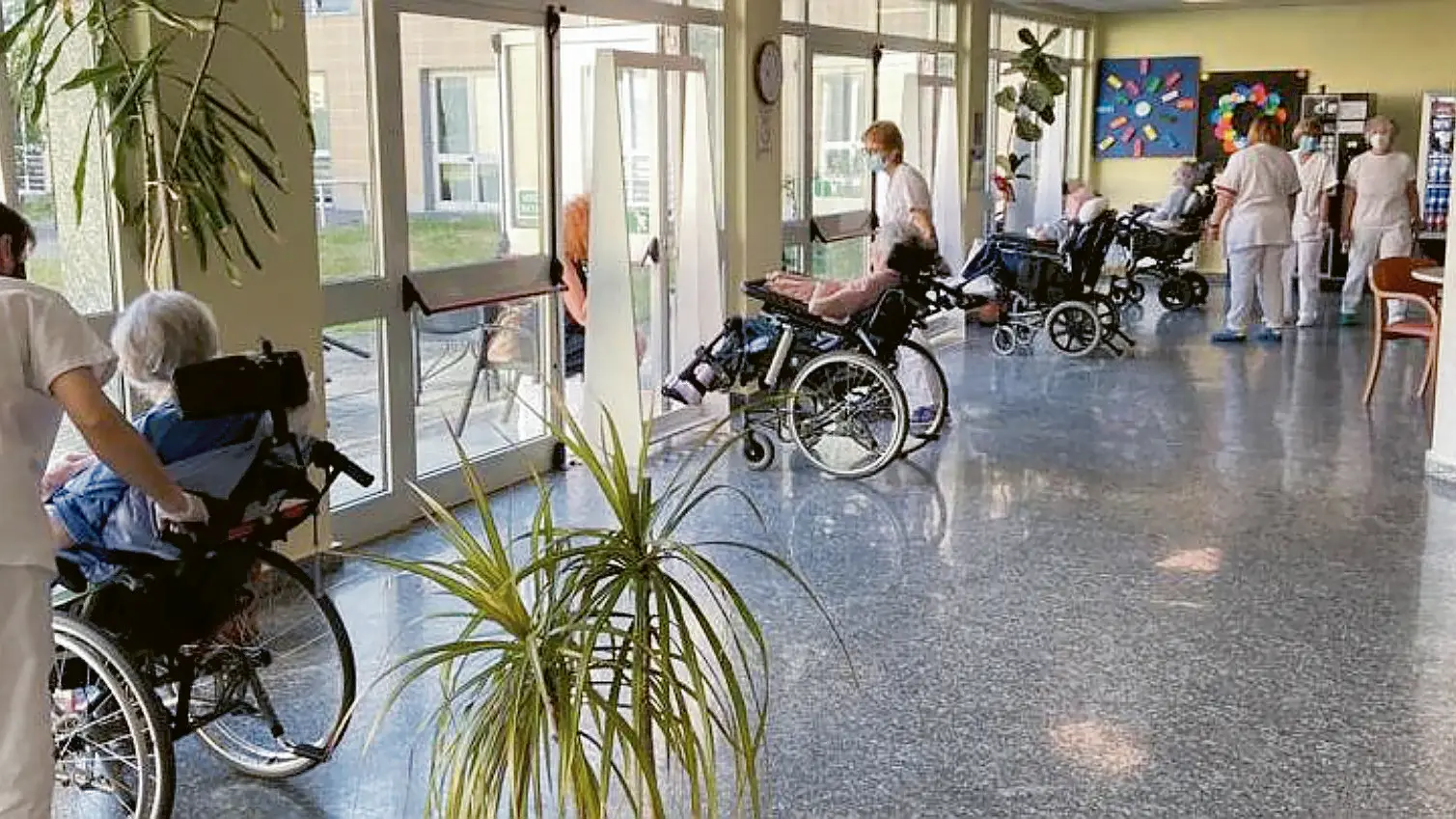 Vaccino obbligatorio per entrare, Rsa pavesi promuovono la stretta