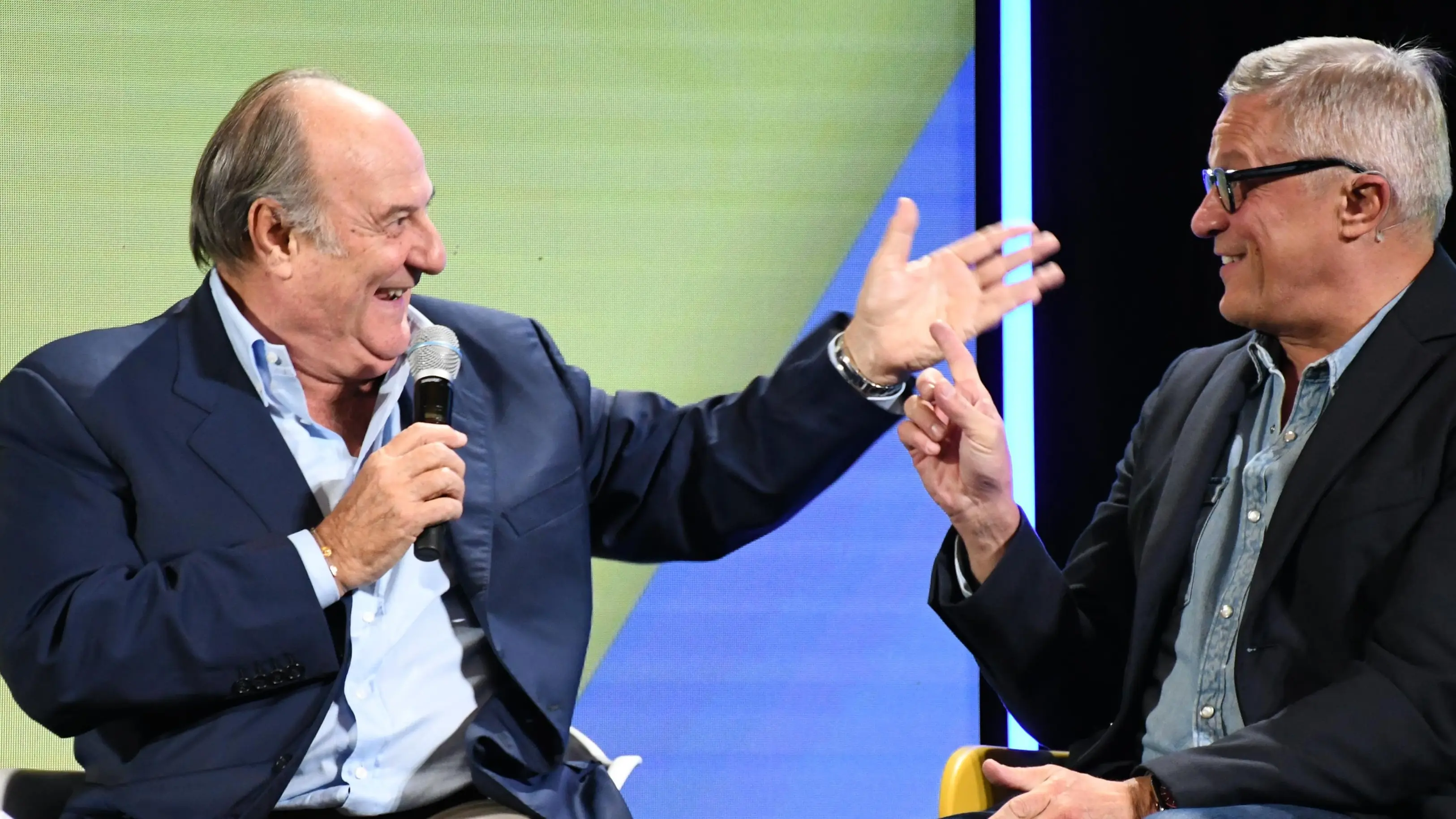 Aneddoti e riflessioni, Gerry Scotti conquista tutti con humor e pavesità