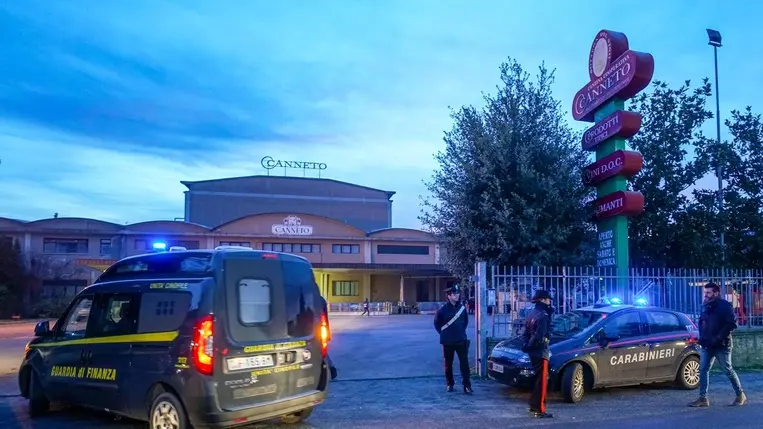 Vino contraffatto, gli indagati sapevano che i carabinieri li controllavano