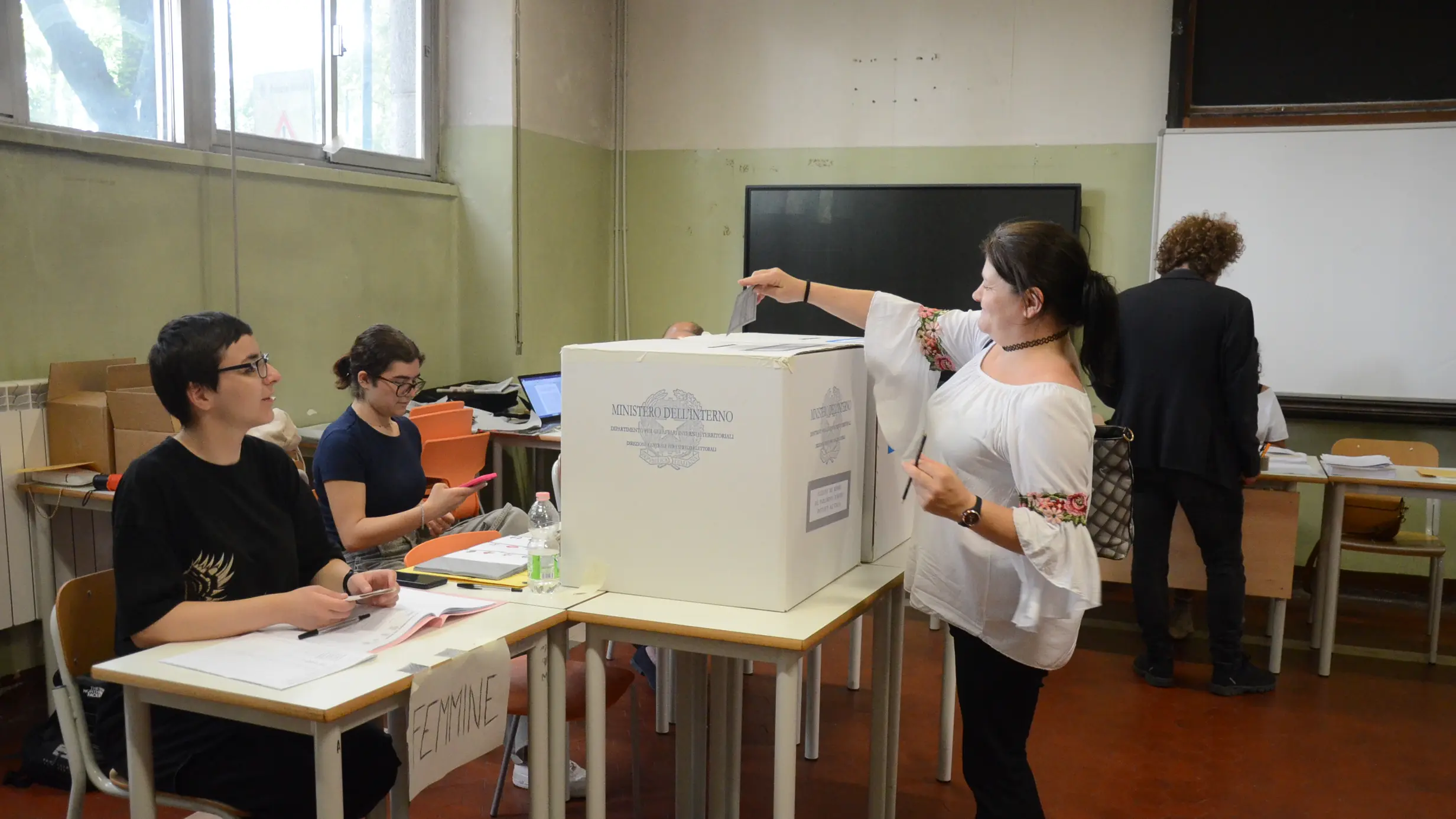 Elezioni, seggi chiusi. Già 31 sindaci. Affluenza definitiva provincia di Pavia: Europee 56,2% (prec. 64,3), Comunali 62,7% (prec. 68,3)