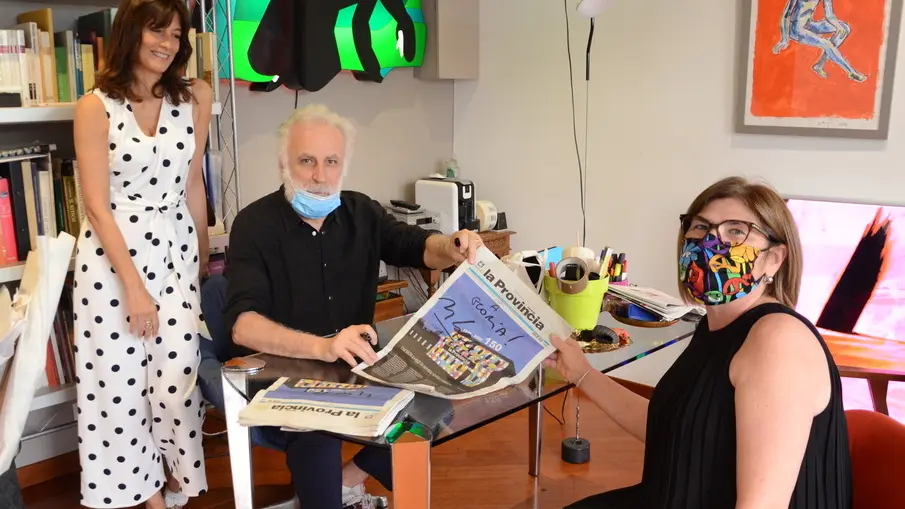 In coda da Lodola per il firmacopie. Grazie per i tanti messaggi di auguri