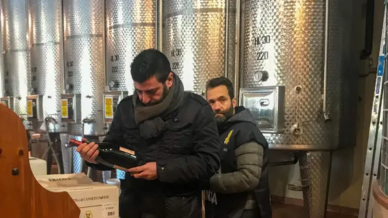 Il mistero del moscato: dalle indagini spunta anche un furto di vino alla Cantina di Canneto