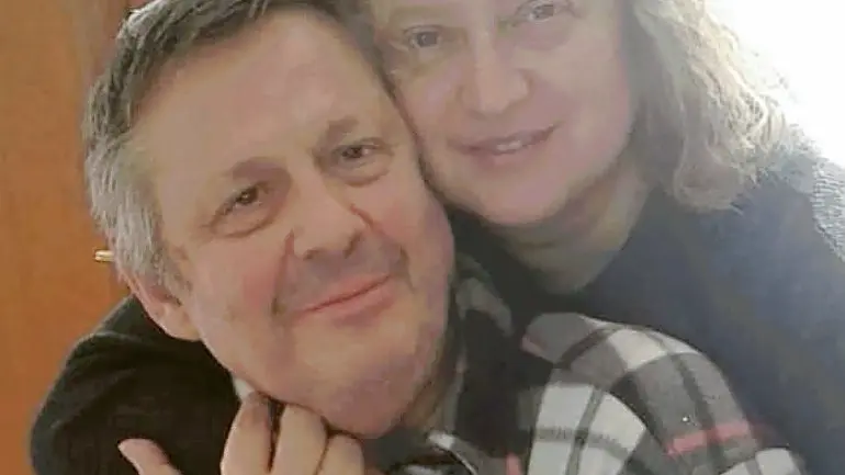 «Mio marito morto di Covid al San Matteo, spariti gli anelli»