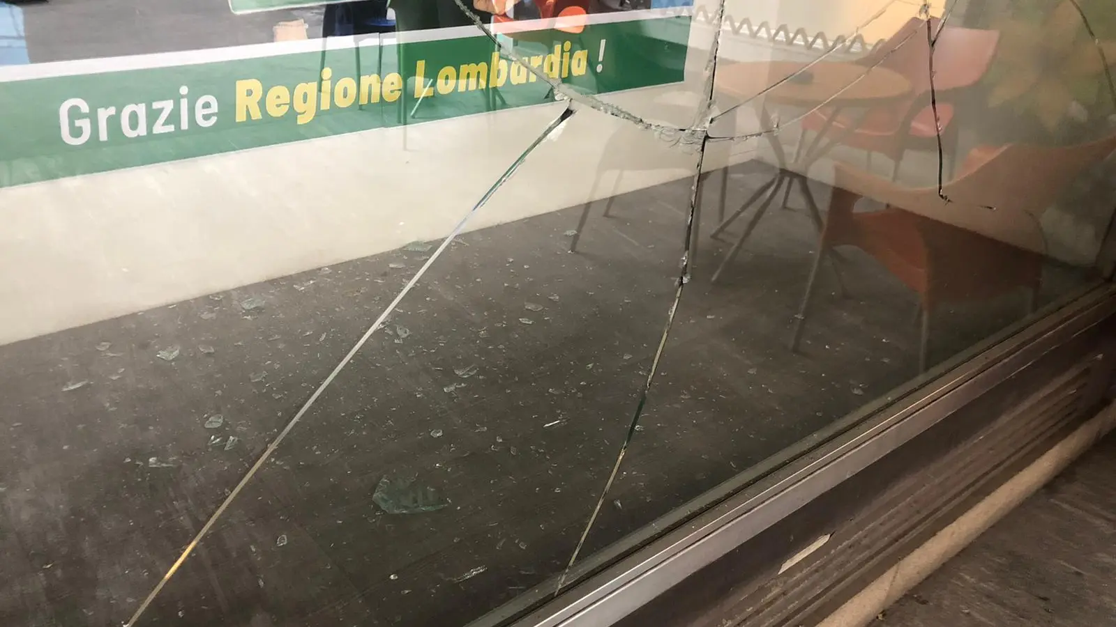 Voghera, danneggiata la sede della Lega