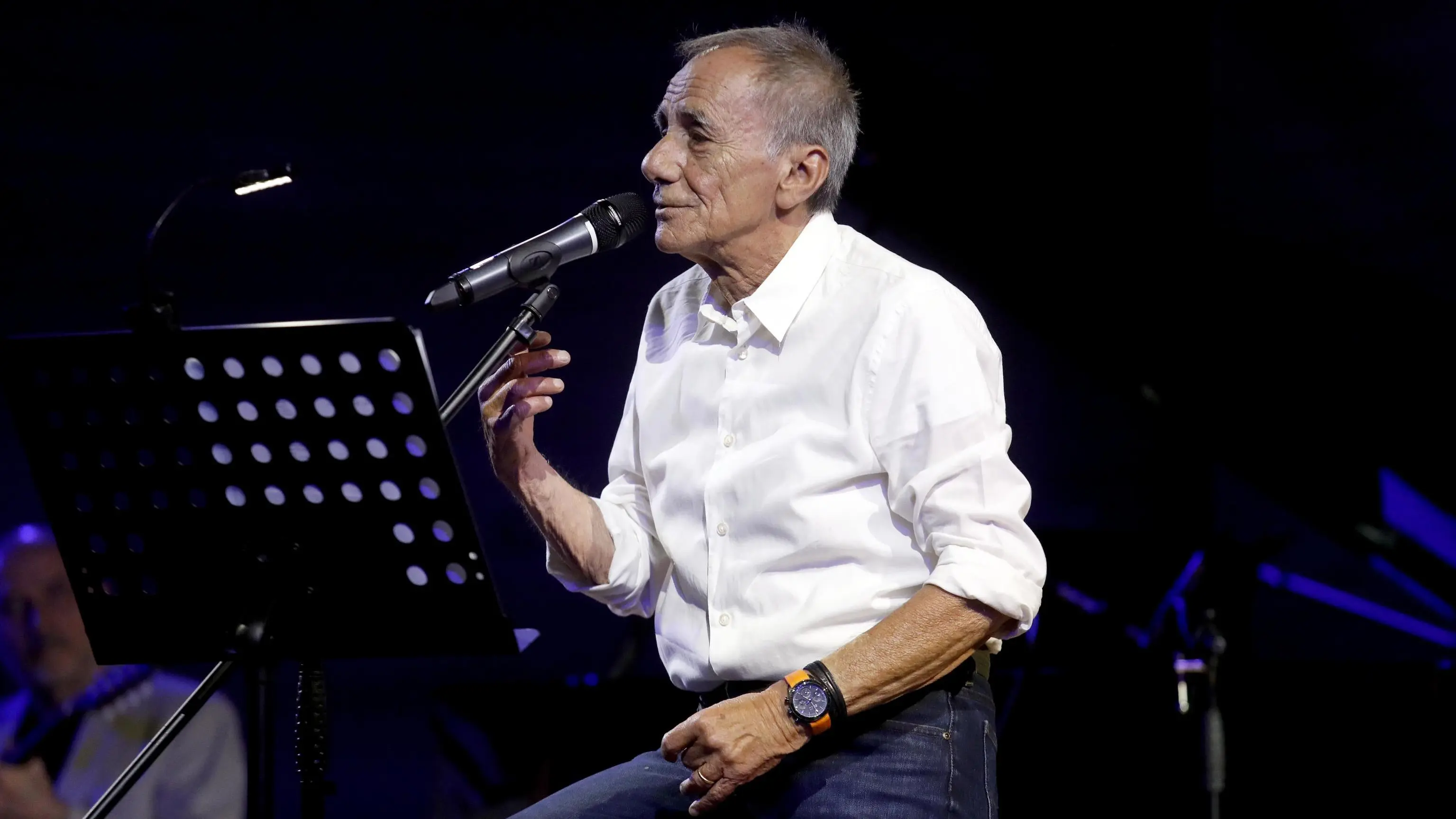 Tutto esaurito per il “nonno” Vecchioni. Mercoledì sera si apre la Rassegna letteraria di Vigevano