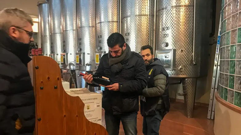 Vino falso e adulterato alla Cantina di Canneto, cinque arresti al vertice