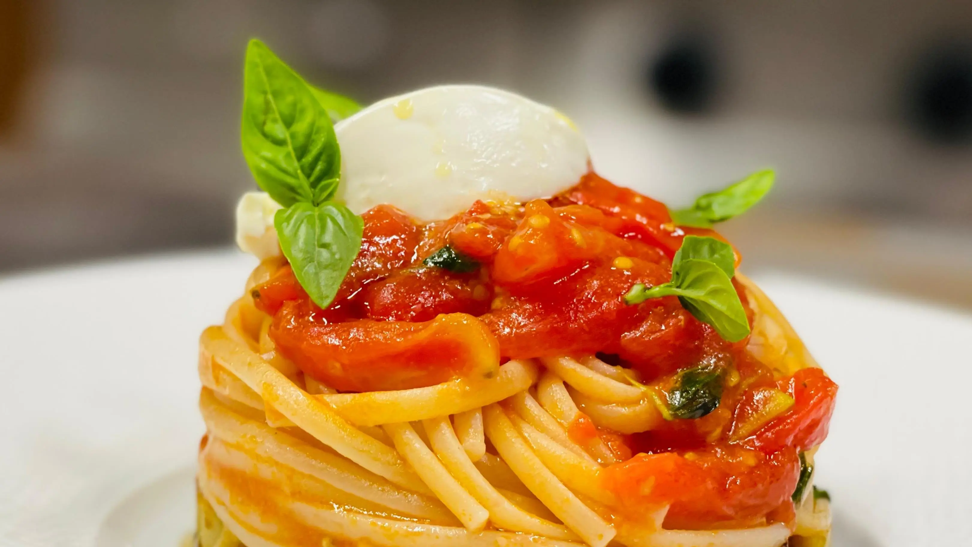 Pasta alla Norma estiva: a sorpresa è scomposta