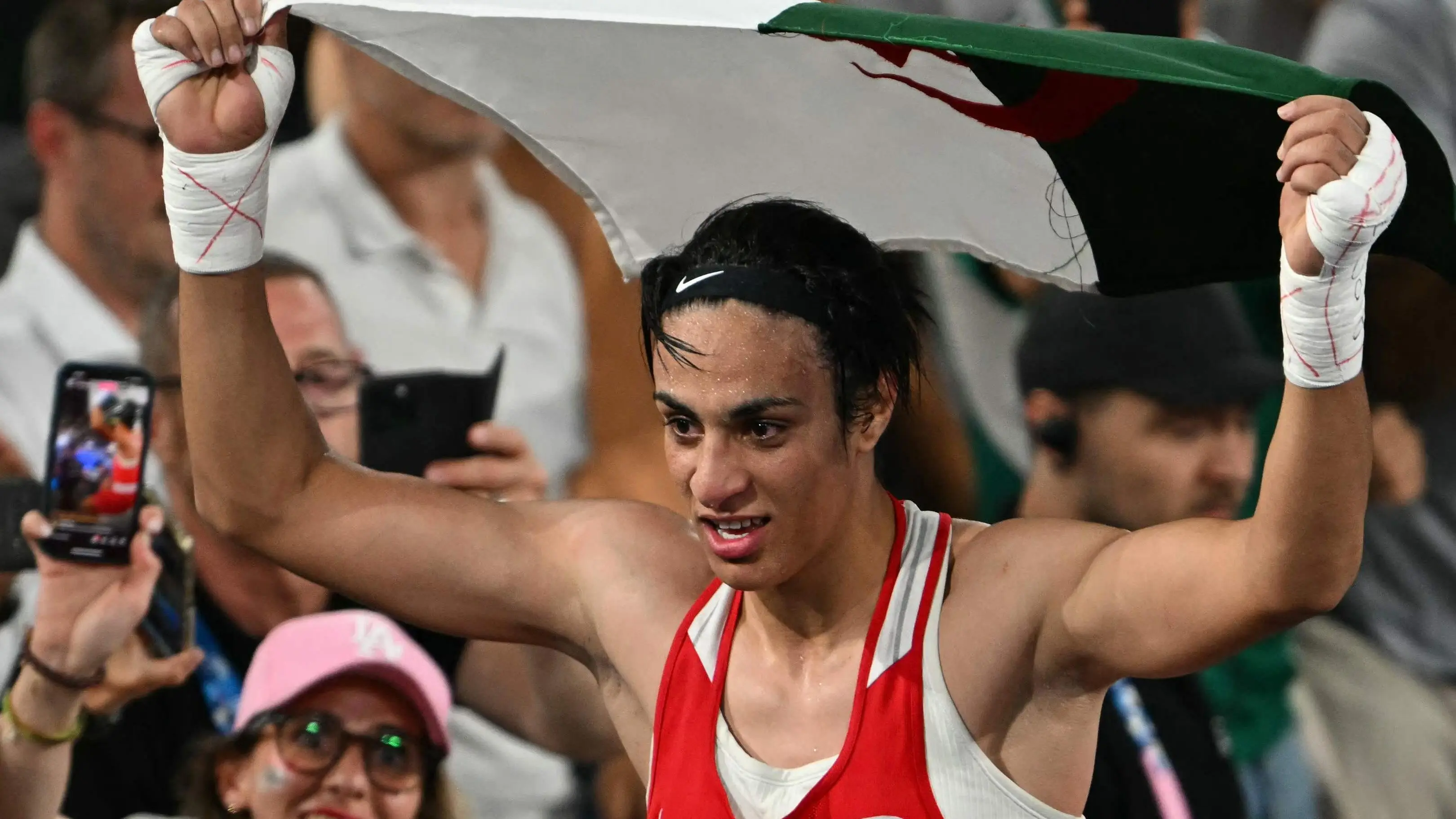 Olimpiadi 2024, ha vinto lei. Khelif d’oro nel pugilato donne pesi welter