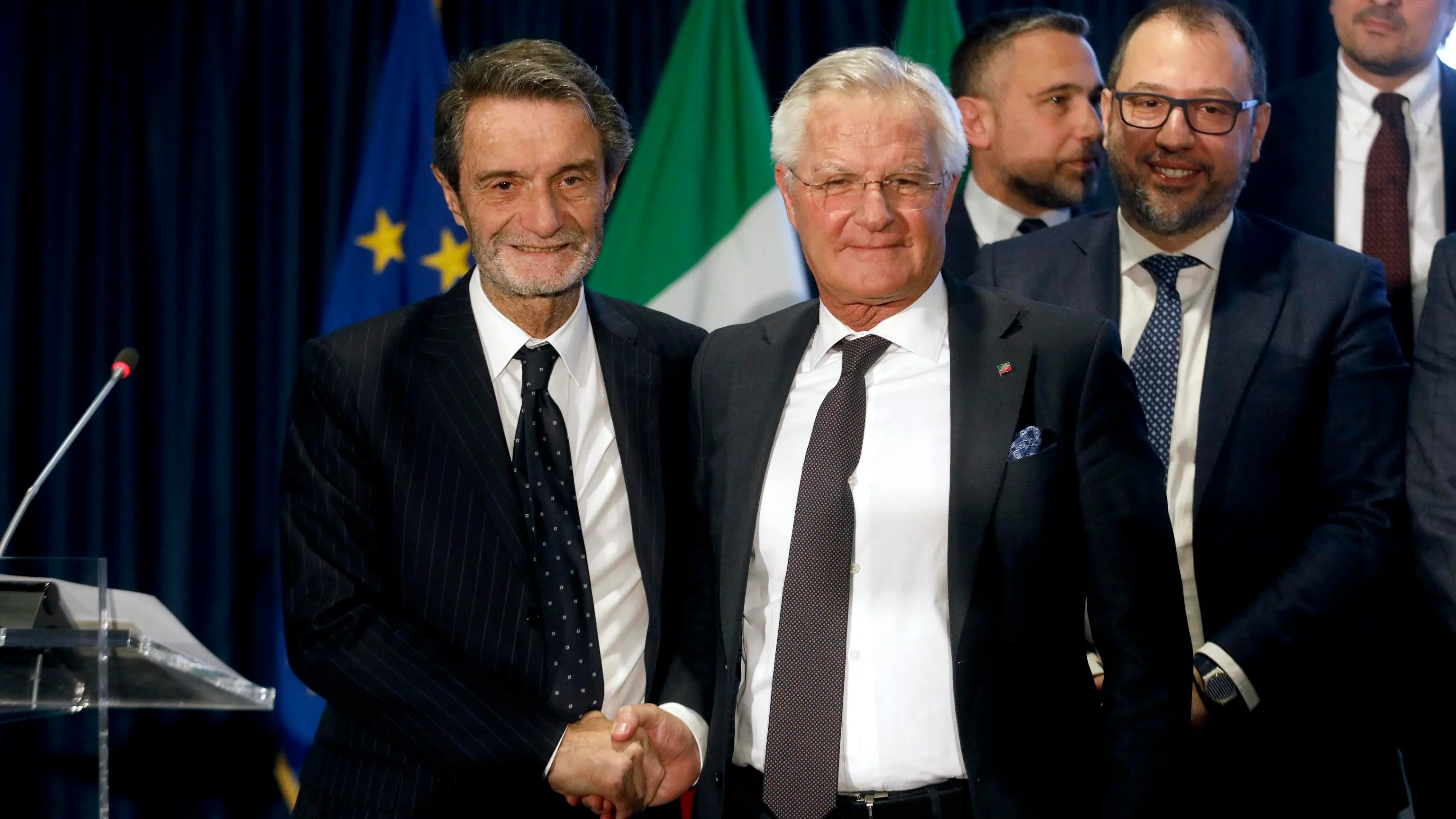 Il Presidente Attilio Fontana con il nuovo Sottosegretario al Controllo Patrimonio e alla Digitalizzazione Ruggero Invernizzi durante la presentazione della nuova giunta regionale nel sala Biagi a Palazzo Lombardia a Milano, 10 marzo 2023.ANSA/MOURAD BALTI TOUATI
