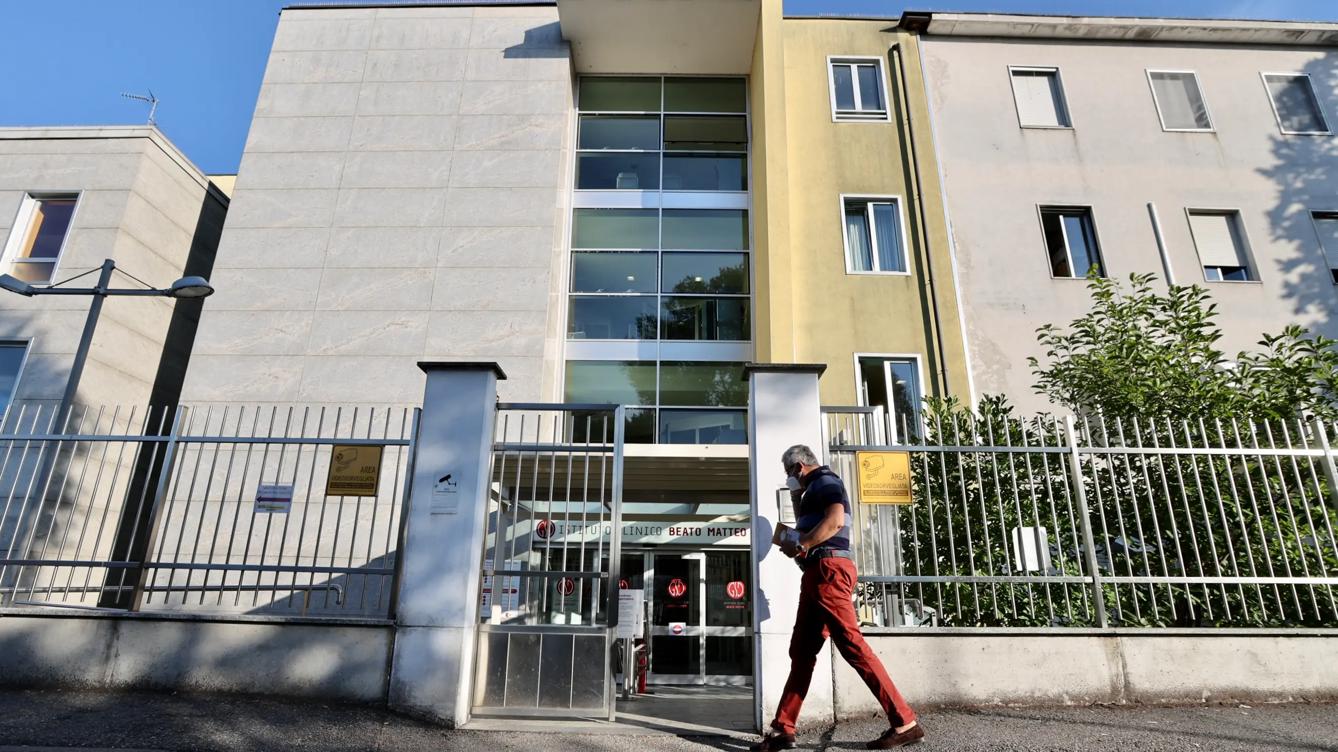 Vigevano, sospesi altri 2 no-vax in corsia: tra loro anche un medico, è il primo caso