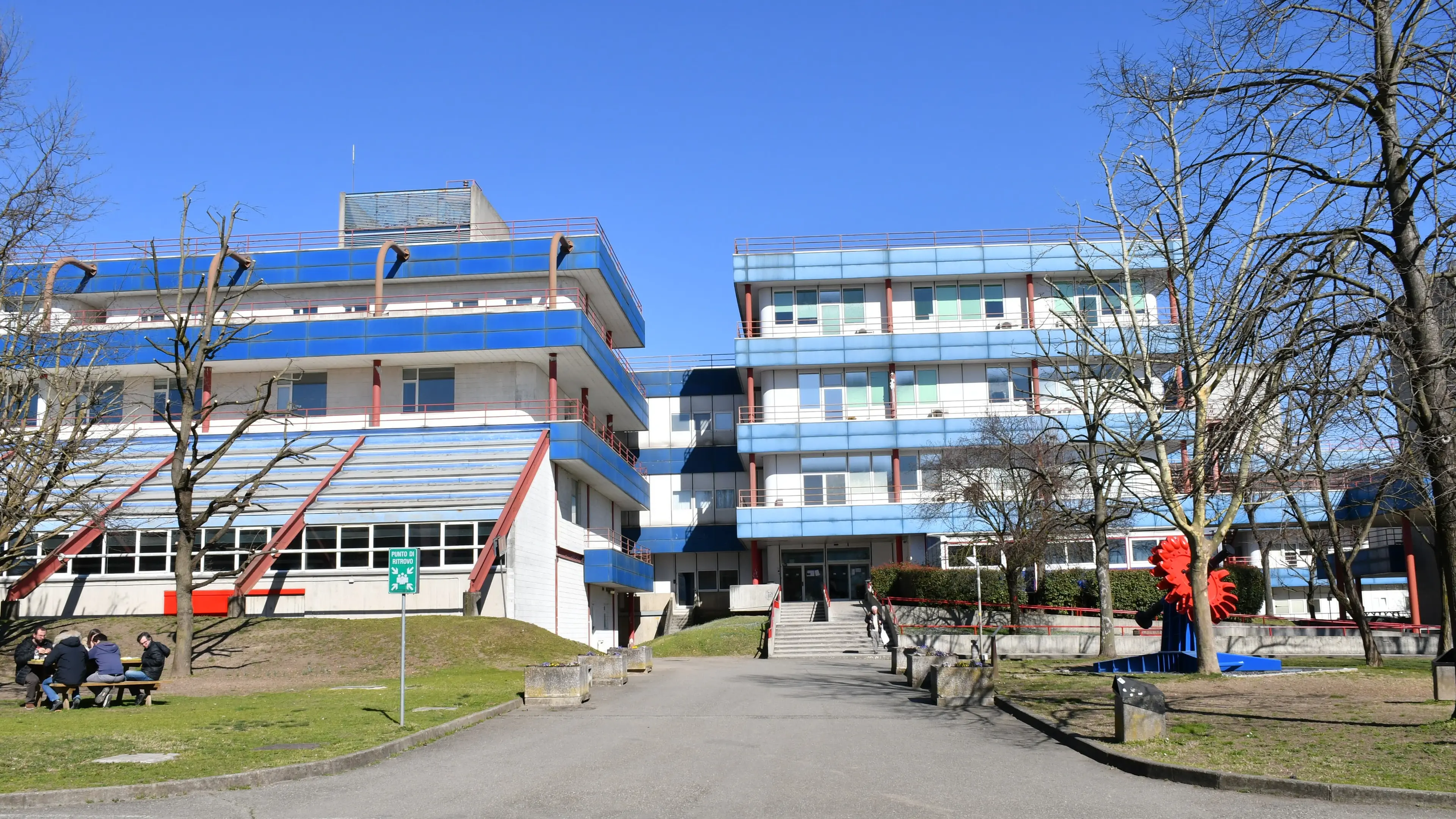 Studentesse positive in Università e al collegio Castiglioni. A Ingegneria isolamento volontario per 80