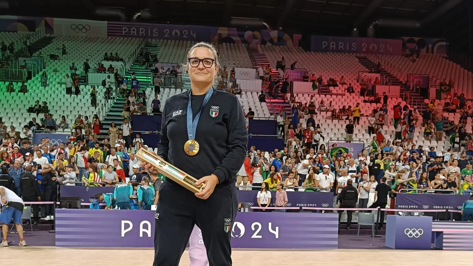 Dietro l’oro del volley a Parigi 2024 c’è un po’ di Pavia: Emanuela Longa è il medico del team
