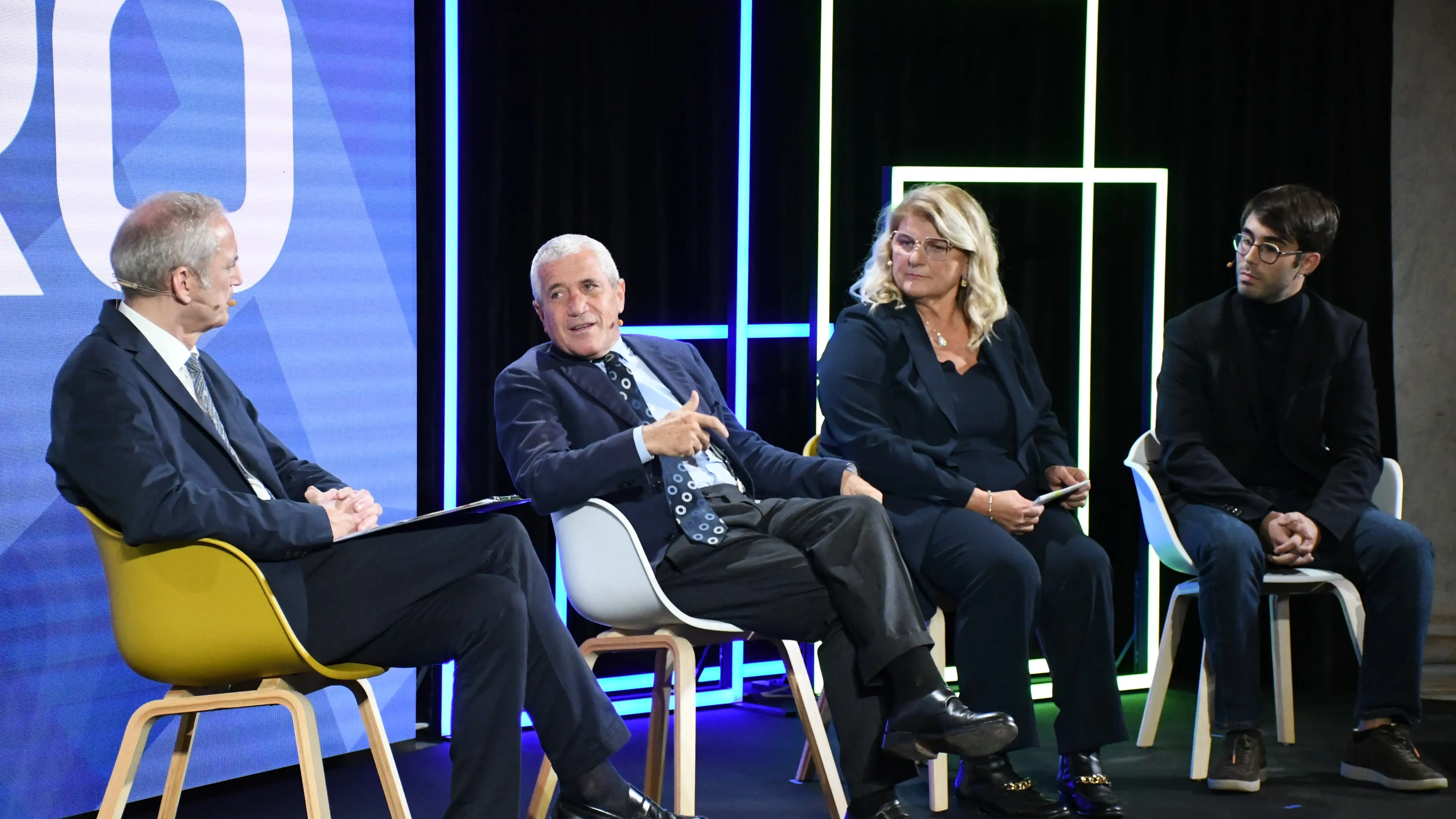 aula magna alfabeto del futuro- dario scotti- wilma pirola e paolo forattini